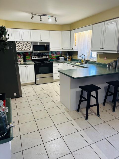 Photo 3 at 35 Raquel Street, Painswick South, Barrie