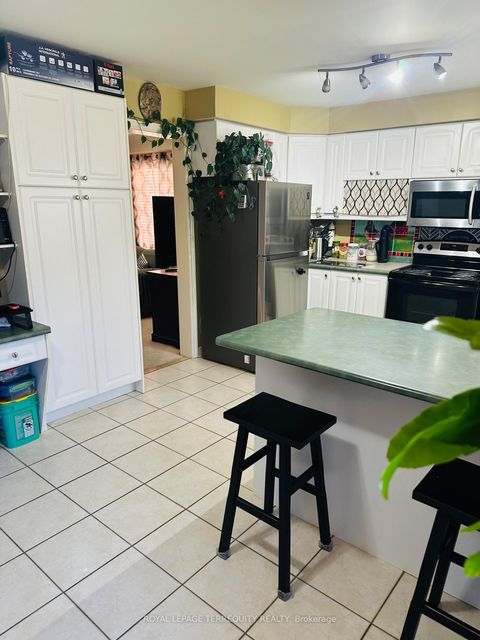 Photo 4 at 35 Raquel Street, Painswick South, Barrie