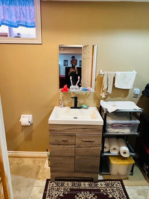 Photo 10 at 35 Raquel Street, Painswick South, Barrie