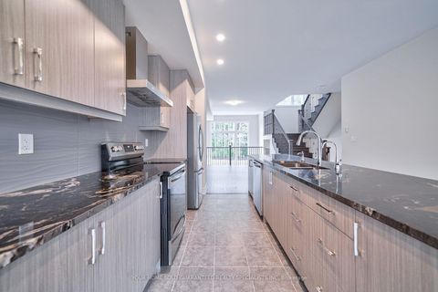 Photo 11 at 14 Bennington Road, Summerhill Estates, Newmarket