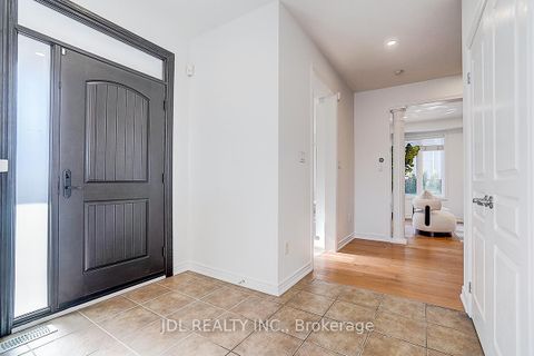 Photo 5 at 46 Braehead Drive, Jefferson, Richmond Hill