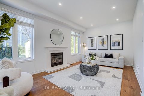 Photo 7 at 46 Braehead Drive, Jefferson, Richmond Hill