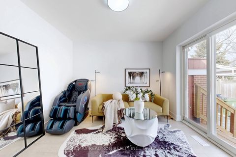Photo 15 at 53 Fairglen Avenue, L'Amoreaux, Toronto