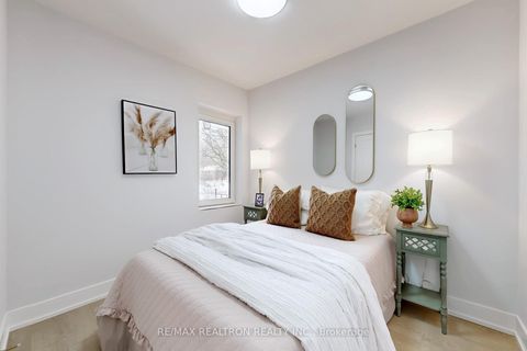 Photo 21 at 53 Fairglen Avenue, L'Amoreaux, Toronto