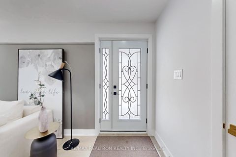 Photo 22 at 53 Fairglen Avenue, L'Amoreaux, Toronto