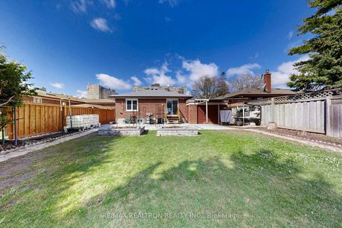 Photo 38 at 53 Fairglen Avenue, L'Amoreaux, Toronto