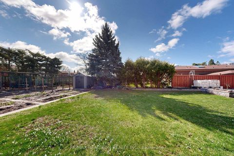 Photo 41 at 53 Fairglen Avenue, L'Amoreaux, Toronto