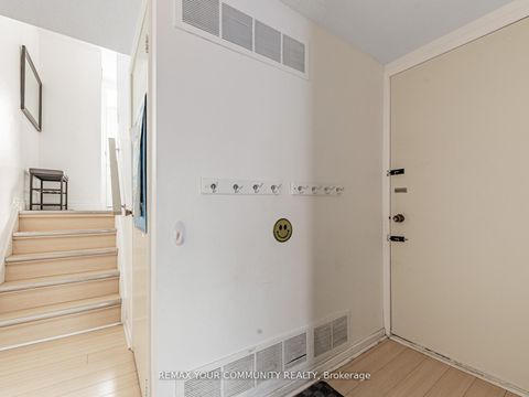 Photo 4 at 60 Dana Crescent, Yorkhill, Vaughan