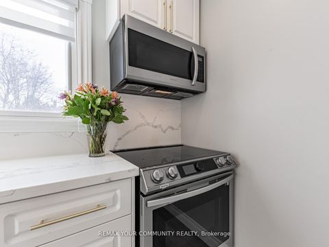 Photo 7 at 60 Dana Crescent, Yorkhill, Vaughan