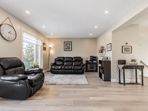 Photo 15 at 60 Dana Crescent, Yorkhill, Vaughan