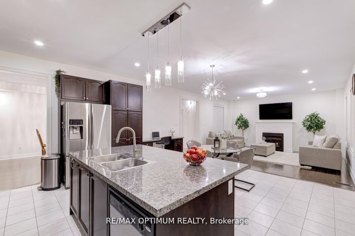 Photo 11 at 91 Elderslie Crescent, Kleinburg, Vaughan