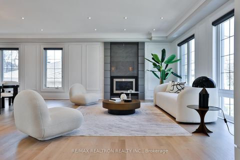 Photo 1 at 261 Patricia Avenue, Newtonbrook West, Toronto