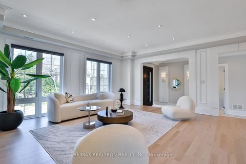 Photo 2 at 261 Patricia Avenue, Newtonbrook West, Toronto