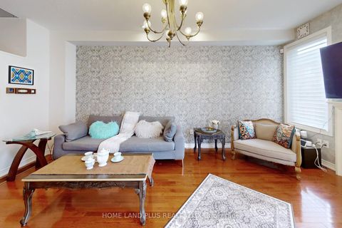 Photo 3 at 48 Langhorst Crescent E, Jefferson, Richmond Hill