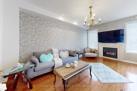 Photo 4 at 48 Langhorst Crescent E, Jefferson, Richmond Hill