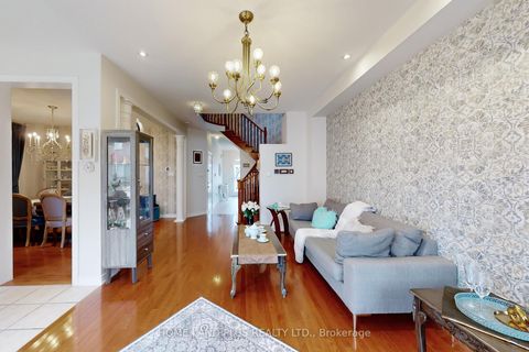 Photo 5 at 48 Langhorst Crescent E, Jefferson, Richmond Hill