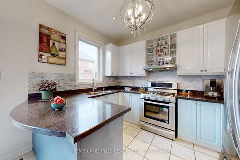 Photo 9 at 48 Langhorst Crescent E, Jefferson, Richmond Hill