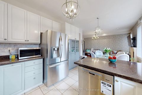 Photo 10 at 48 Langhorst Crescent E, Jefferson, Richmond Hill