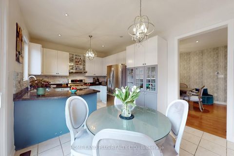 Photo 12 at 48 Langhorst Crescent E, Jefferson, Richmond Hill