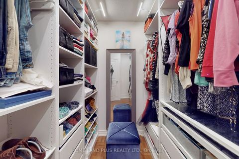 Photo 17 at 48 Langhorst Crescent E, Jefferson, Richmond Hill