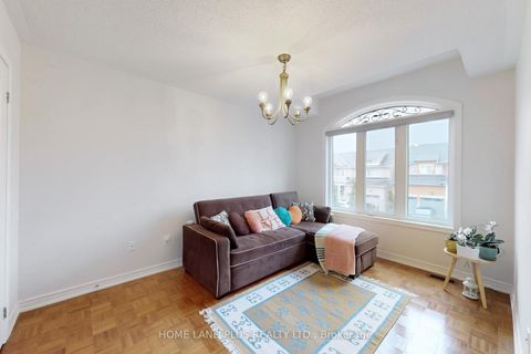 Photo 19 at 48 Langhorst Crescent E, Jefferson, Richmond Hill