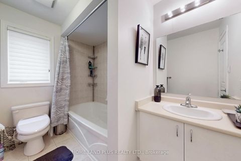 Photo 20 at 48 Langhorst Crescent E, Jefferson, Richmond Hill