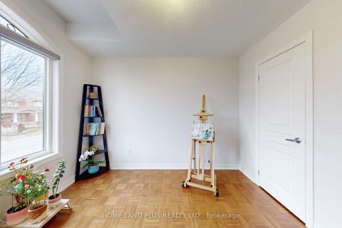 Photo 23 at 48 Langhorst Crescent E, Jefferson, Richmond Hill