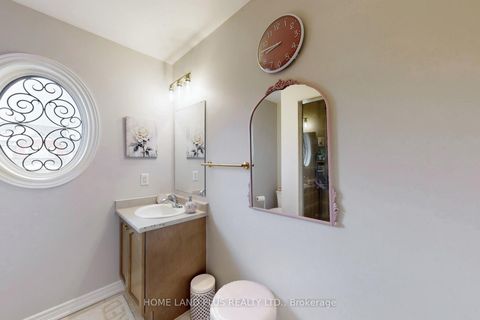 Photo 25 at 48 Langhorst Crescent E, Jefferson, Richmond Hill