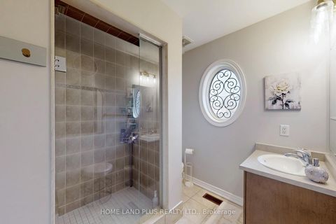 Photo 26 at 48 Langhorst Crescent E, Jefferson, Richmond Hill