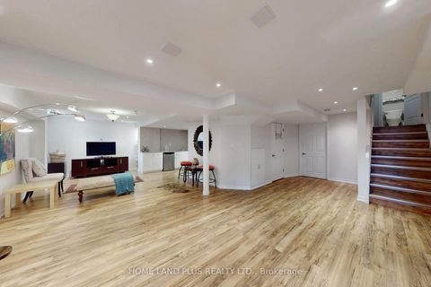 Photo 27 at 48 Langhorst Crescent E, Jefferson, Richmond Hill