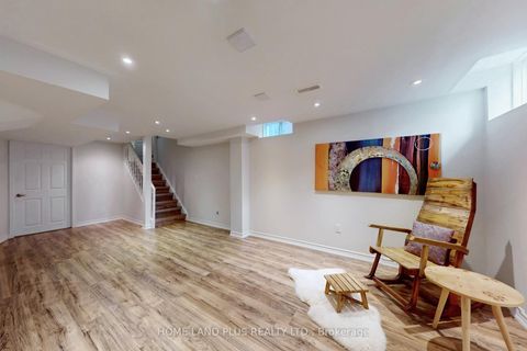 Photo 28 at 48 Langhorst Crescent E, Jefferson, Richmond Hill