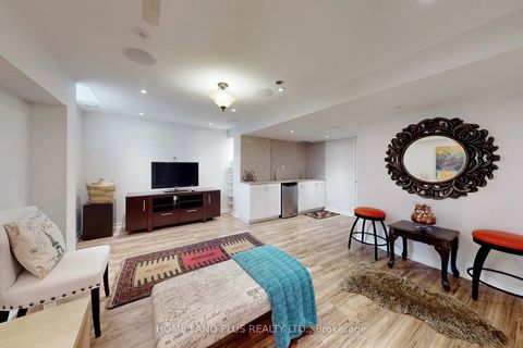 Photo 32 at 48 Langhorst Crescent E, Jefferson, Richmond Hill