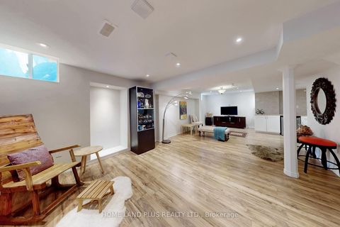 Photo 33 at 48 Langhorst Crescent E, Jefferson, Richmond Hill