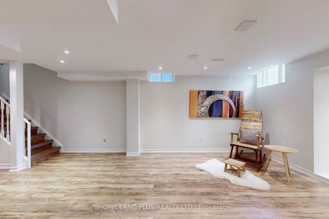 Photo 34 at 48 Langhorst Crescent E, Jefferson, Richmond Hill