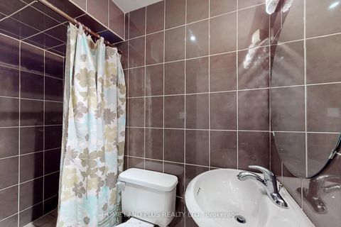 Photo 35 at 48 Langhorst Crescent E, Jefferson, Richmond Hill