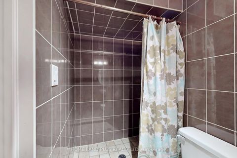 Photo 36 at 48 Langhorst Crescent E, Jefferson, Richmond Hill