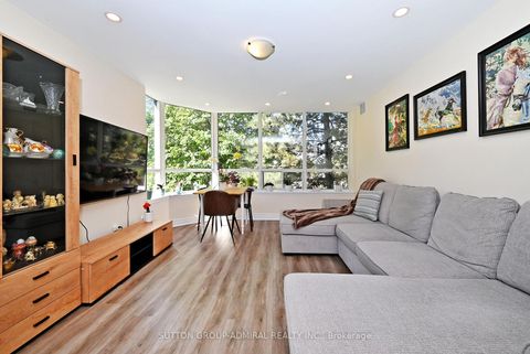 Photo 8 at 203 - 91 Townsgate Drive, Yorkhill, Vaughan