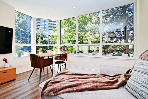 Photo 10 at 203 - 91 Townsgate Drive, Yorkhill, Vaughan