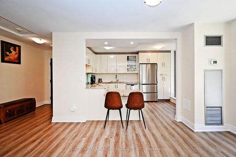 Photo 17 at 203 - 91 Townsgate Drive, Yorkhill, Vaughan