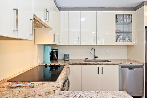 Photo 25 at 203 - 91 Townsgate Drive, Yorkhill, Vaughan