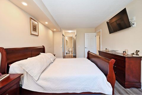 Photo 34 at 203 - 91 Townsgate Drive, Yorkhill, Vaughan