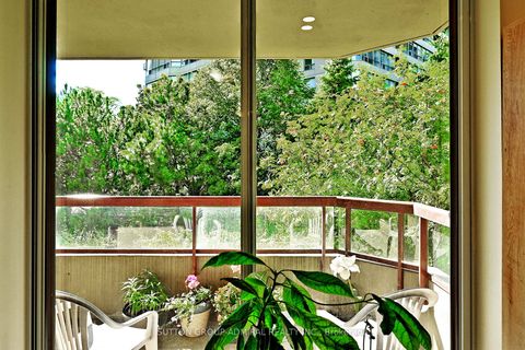 Photo 40 at 203 - 91 Townsgate Drive, Yorkhill, Vaughan