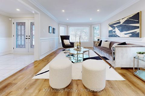 Photo 3 at 7 Kingmount Crescent, Bayview Hill, Richmond Hill