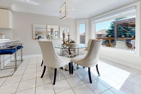 Photo 10 at 7 Kingmount Crescent, Bayview Hill, Richmond Hill