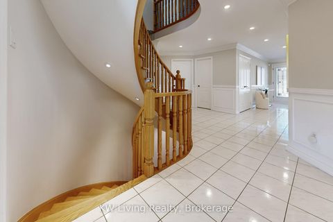 Photo 20 at 7 Kingmount Crescent, Bayview Hill, Richmond Hill