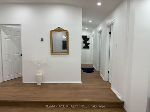 Photo 3 at 47 Munson Crescent, Bendale, Toronto