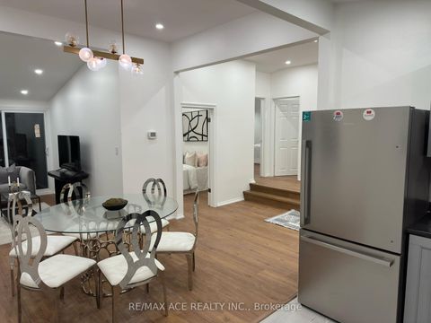 Photo 5 at 47 Munson Crescent, Bendale, Toronto