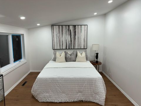 Photo 9 at 47 Munson Crescent, Bendale, Toronto