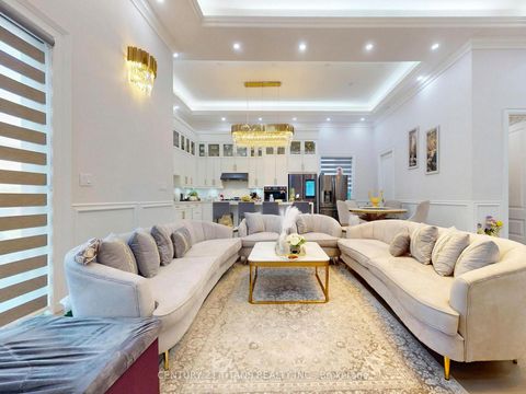 Photo 2 at 36 Craiglee Drive, Cliffside, Toronto