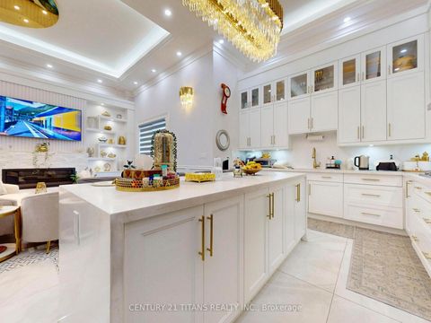 Photo 10 at 36 Craiglee Drive, Cliffside, Toronto